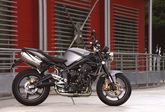 Новый Street Triple R от Triumph
